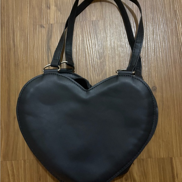 Heart-Shaped Black Shoulder Bag - Picture 4 of 5